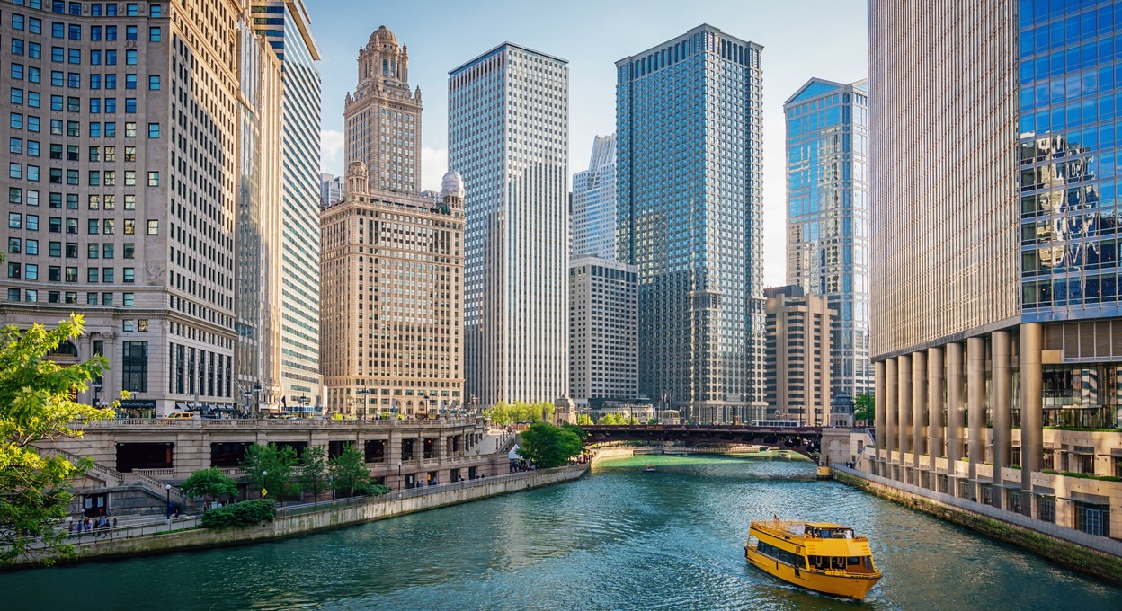 Immigration lawyers in Illinois serving families and businesses nationwide for over 35 years, picture of the buildings in chicago